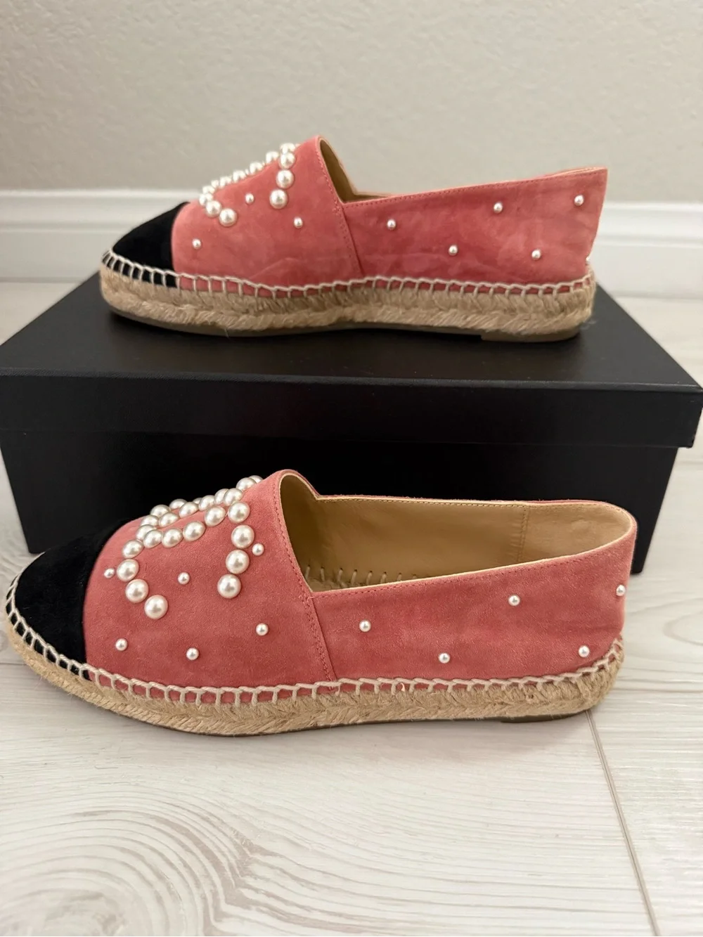 Chanel 2017 Interlocking Pearl CC Logo Espadrilles Size 35 EU 💗